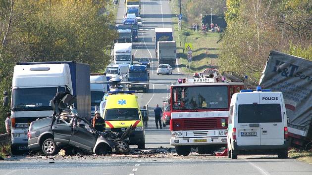 Smrtelná nehoda na silnici I/12 u Českého Brodu. 20. října 2008