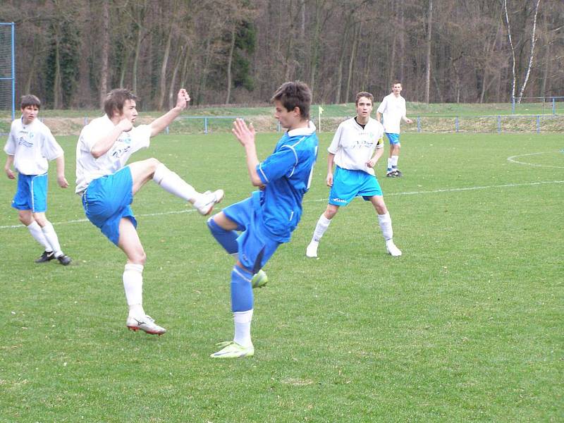 Z utkání mladšího dorostu FK Kolín - Nový Bydžov (1:1).