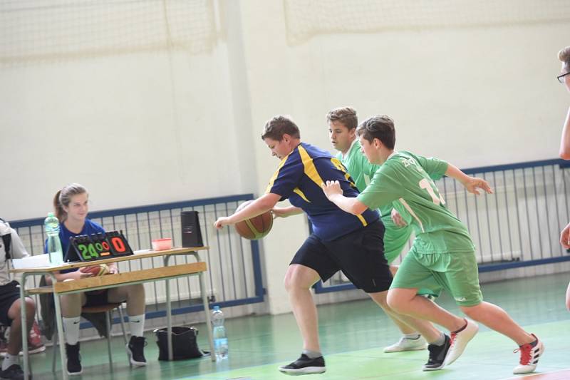 Poslední sportovní den v Kolíně ukončila cyklistika, basketbal i házená.