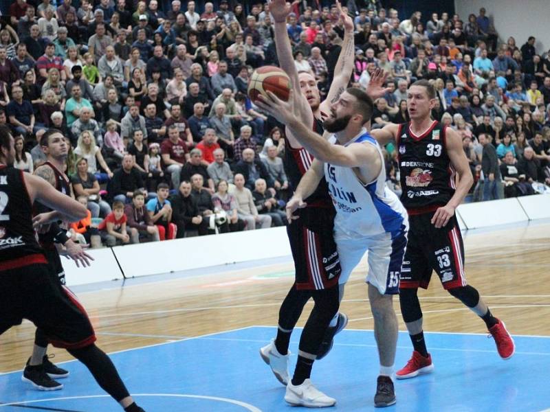 Z utkání BC Geosan Kolín - Svitavy (76:65).