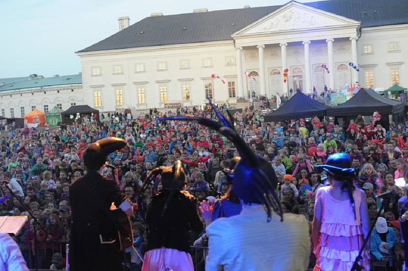 Festival Kefír se přesunul k zámku Kačina