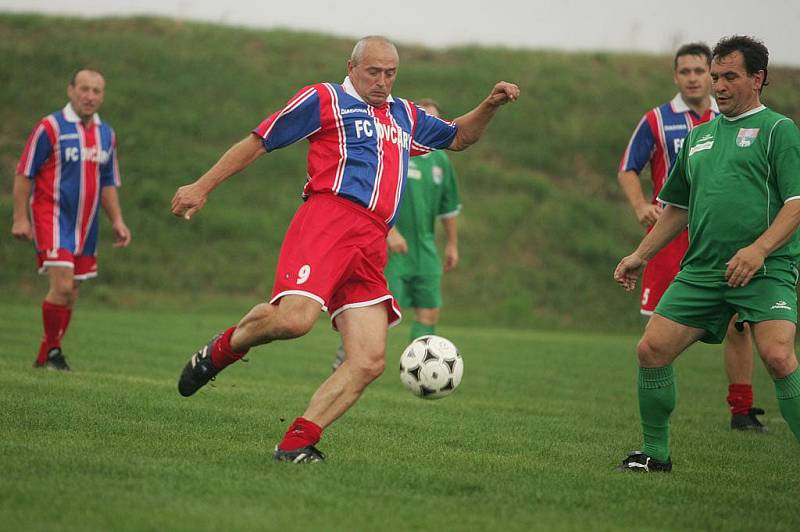 Fotbalista Slávek Machůrka slavit padesátiny a na přátelský mač si pozval nejen své bývalé spoluhráče