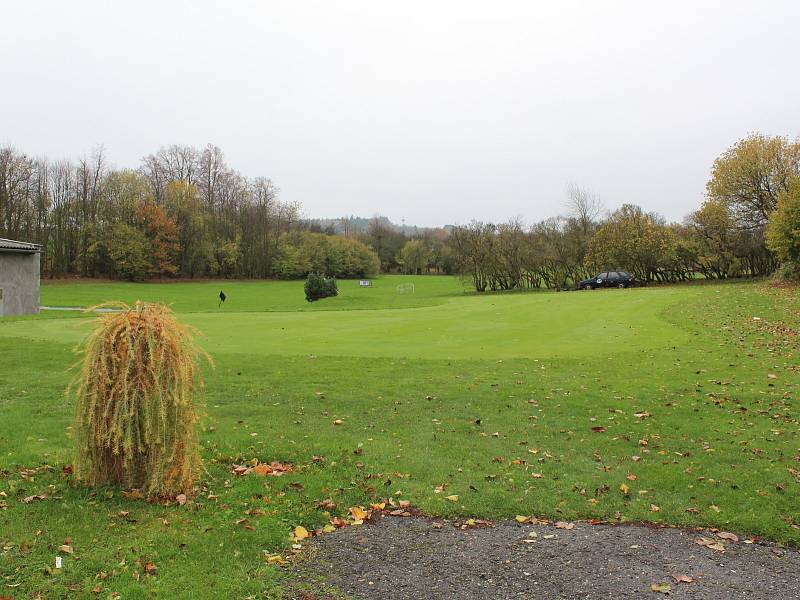 Areál Golfového klubu v Molitorově u Kouřimi, kde došlo k násilné smrti