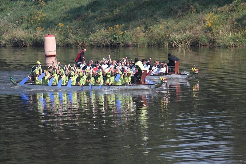 Závody dračích lodí