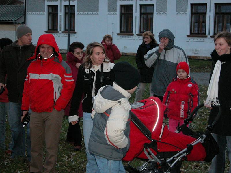 Rozsvěcení vánočního stromku ve  Svatbíně