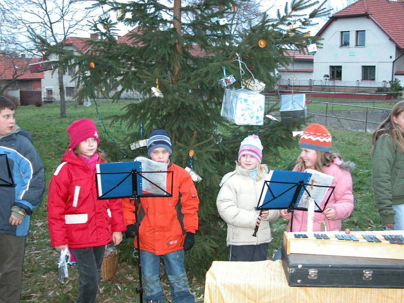 Rozsvěcení vánočního stromku ve  Svatbíně