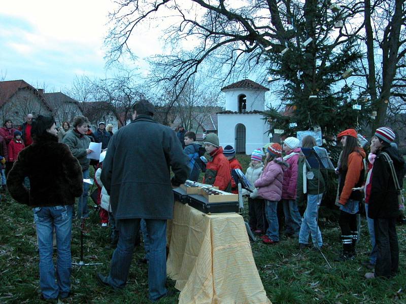 Rozsvěcení vánočního stromku ve  Svatbíně