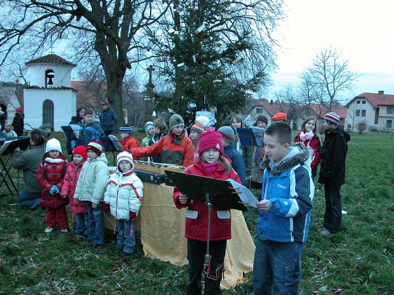 Rozsvěcení vánočního stromku ve  Svatbíně