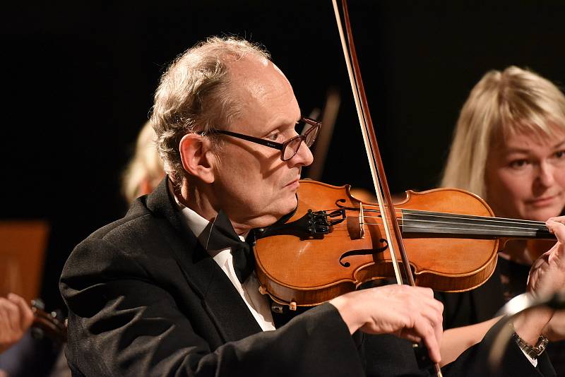 Podzimní koncert Kolínské filharmonie ve velkém sále Městského společenského domu v Kolíně.