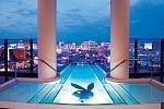 Hugh Hefner Sky Villa v hotelu Palms Casino Resort, Las Vegas, USA, cena 40 000 USD ( 760 tis. Kč) za noc.