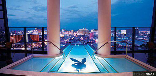 Hugh Hefner Sky Villa v hotelu Palms Casino Resort, Las Vegas, USA, cena 40 000 USD ( 760 tis. Kč) za noc.