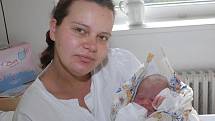 Prvorozený Dominik Tinka se s váhou 3 560 gramů a výškou 51 centimetr narodil 16. srpna v půl deváté večer. Coby prvorozeného si jej do Kolína odvezli rodiče Lenka a Petr.