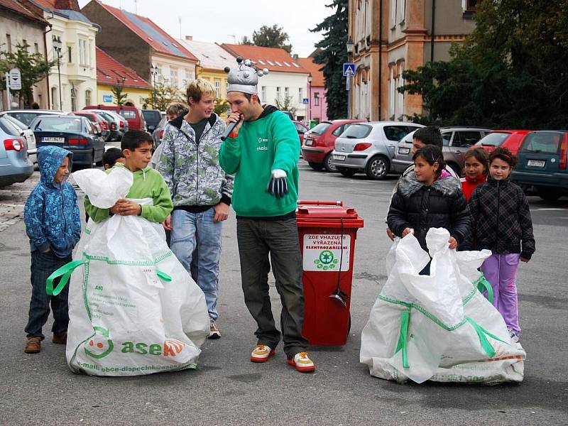 Interaktivní návěs Svět recyklace zastavil v Českém Brodě