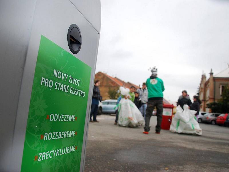 Interaktivní návěs Svět recyklace zastavil v Českém Brodě