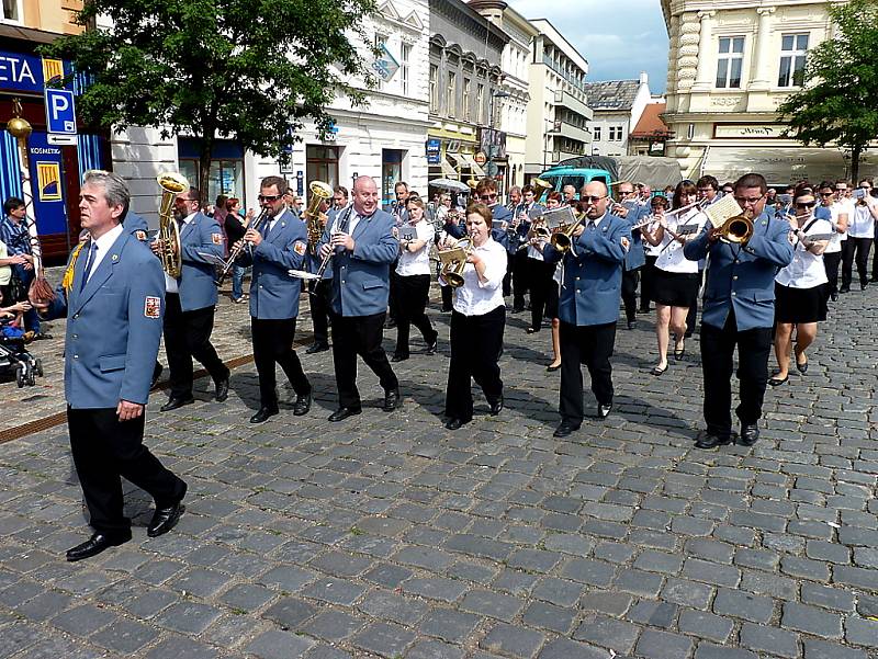 Hlavní slavnostní průvod Kmochova Kolína 2012