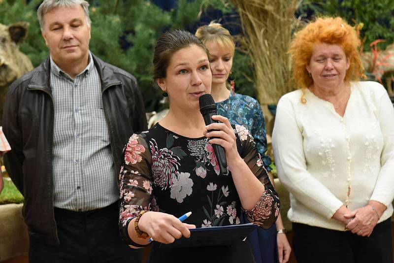 Ze zahájení výstavy o životním prostředí v Městském společenském domě v Kolíně.