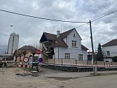 Na křižovatce kolínských ulic Jeronýmova a Vrchlického se uprostřed zástavby zřítila část rodinného domu.