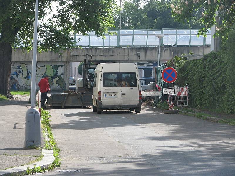 Postup prací na přístavbě Základní školy Mnichovická v Kolíně v květnu roku 2020.