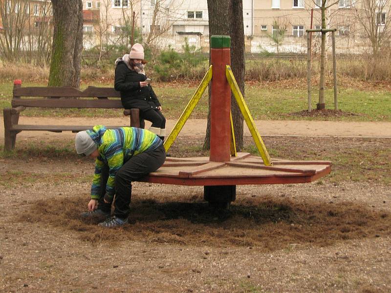 Malí Kolíňáci na Medvědí louce a přilehlém dětském hřišti.