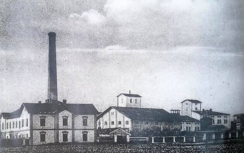 O průmyslový rozvoj se postaral také rolnicí cukrovar z roku 1863.