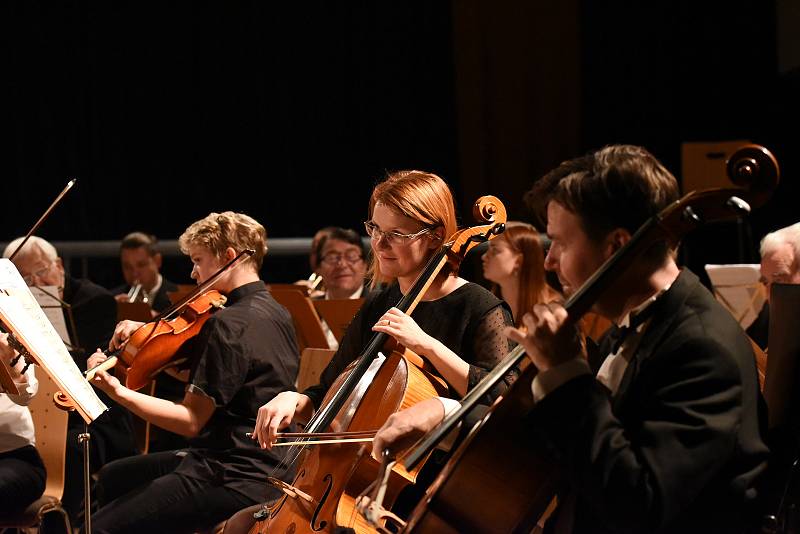 Podzimní koncert Kolínské filharmonie ve velkém sále Městského společenského domu v Kolíně.