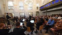 Vzpomínkový koncert v kolínské synagoze uctil odsunuté Židy i narozeniny Izraele.