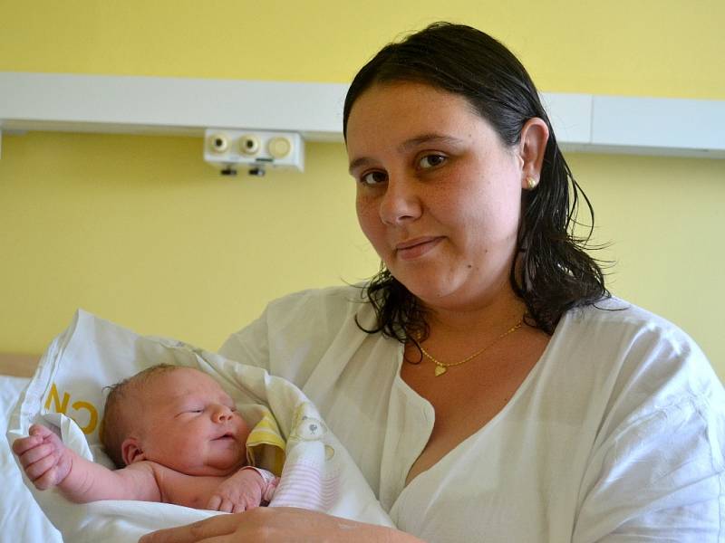 Eliška Földesová se rozhlédla 14. května 2014. Po porodu měřila 51 centimetr a vážila 3370 gramů. Maminka Andrea a tatínek Michal si svou prvorozenou odvezli do Nové Vsi I.