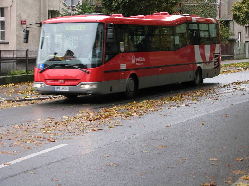 Hlavní silnice v ulici Žižkova ve čtvrtek dopoledne.