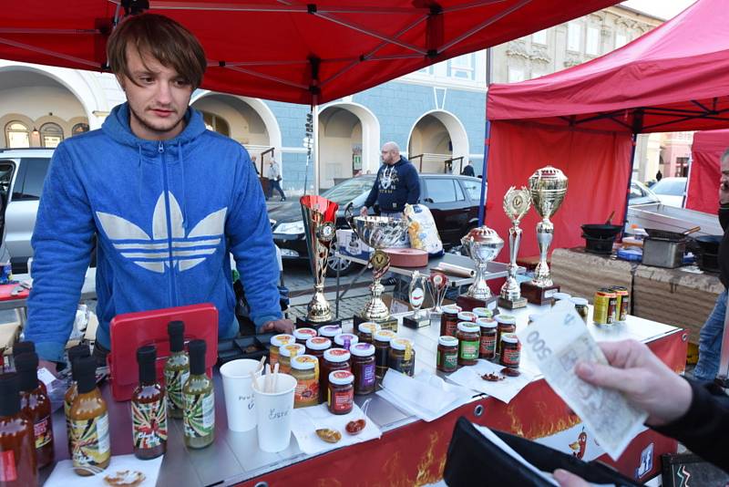 Na Karlově náměstí v Kolíně to opět žilo. Po nedávném vinném koštu tu tentokrát své stánky postavil Street Food festival