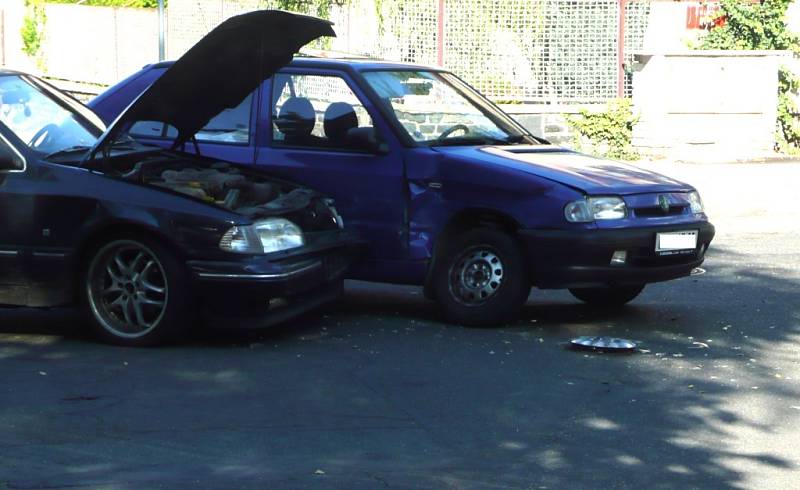 Dopravní nehoda na křižovatce ulic Míru a Mikoláše Alše v Kolíně