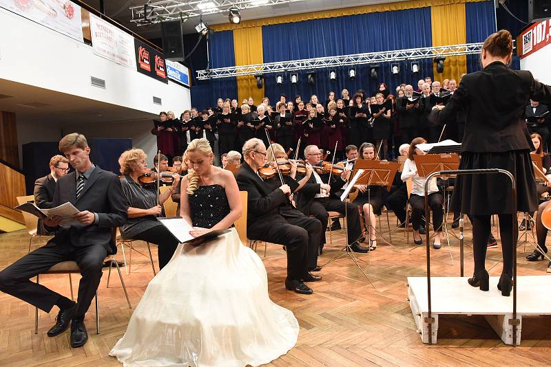 Podzimní koncert Kolínské filharmonie ve velkém sále Městského společenského domu v Kolíně.