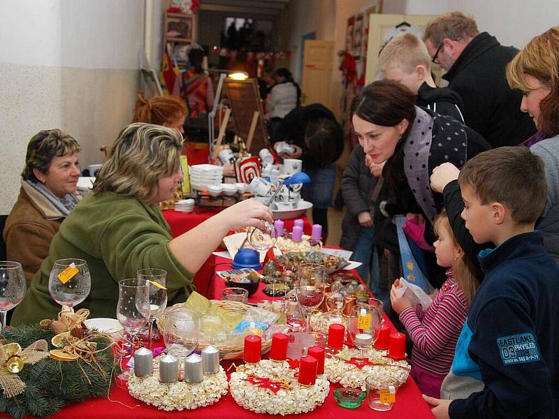 Třetí ročník oblíbeného adventního jarmarku Andělské zvonění se konal v Českém Brodě