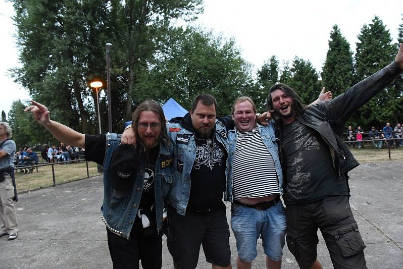 Na festivalu Rockový Týnec zahrála pětice legendárních kapel, došlo i na moravského hosta.