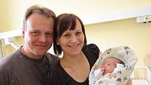 Ema Burďáčková se narodila 20. dubna 2010, kdy měřila 47 centimetrů a vážila 2440 gramů. S rodiči Vandou Charvátovou a Alešem Burďáčkem brzy pojede domů do Starého Kolína.