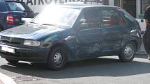 Dopravní nehoda dvou osobních vozidel v ulici Kmochova.