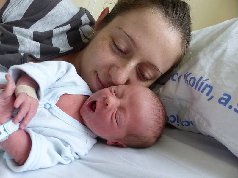Jindřich Štěpán se narodil 8. října 2021 v kolínské porodnici, vážil 2590 g a měřil 47 cm. V Kolíně bude vyrůstat s maminkou Alenou a tatínkem Jakubem.