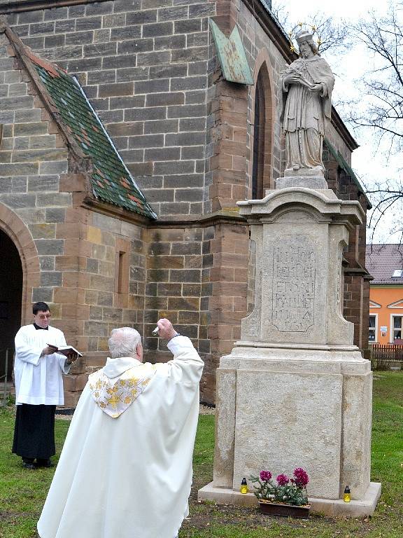 Radimští se sešli na svěcení sochy