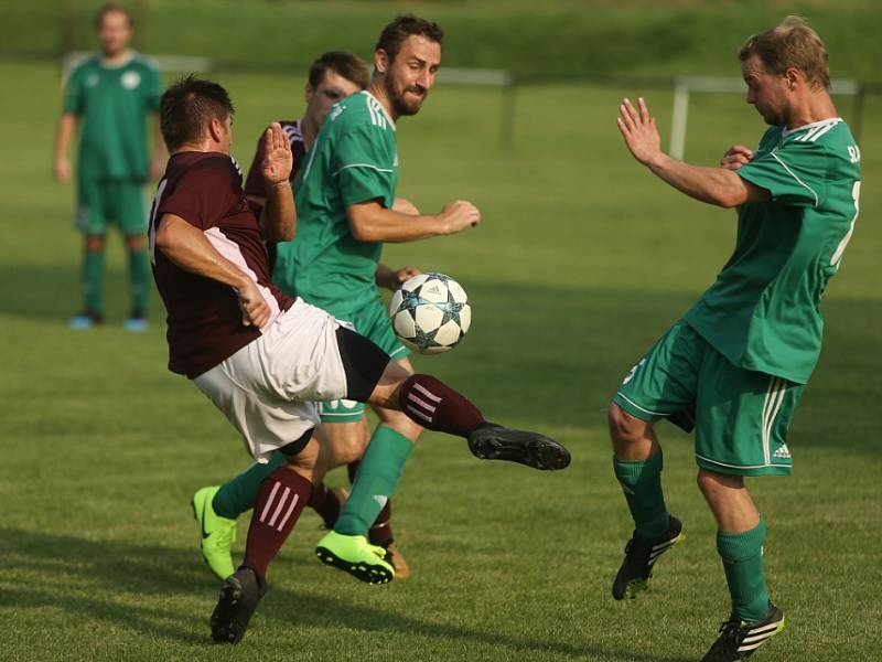 Z utkání Červené Pečky/Pašinka - Ratboř (2:1).