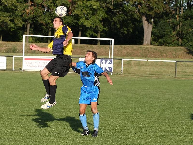 Z utkání Červené Pečky - Pečky (0:0).