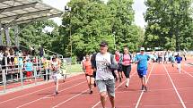 Z Her pro radost na atletickém stadionu v Kolíně.