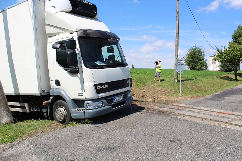 Nehoda na železničním přejezdu u obce Ratboř