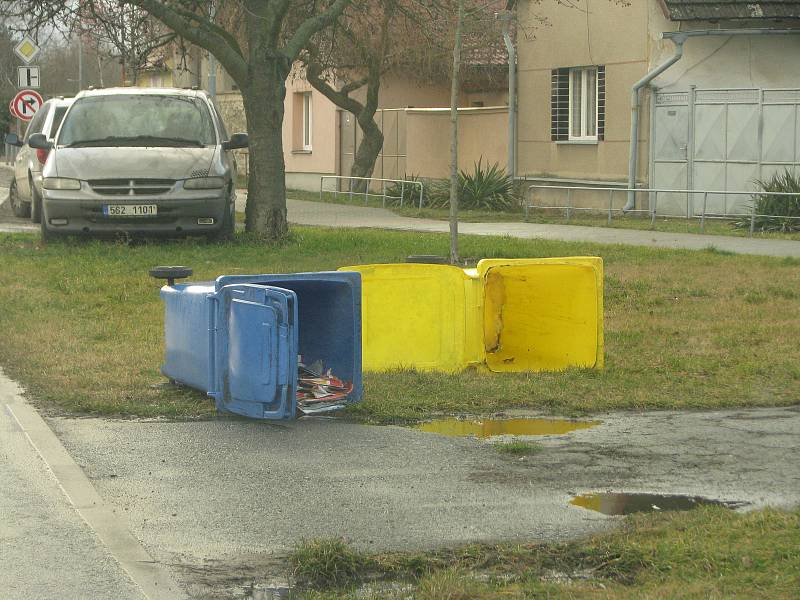 Odpolední vlna větru na Kolínsku - Veltruby