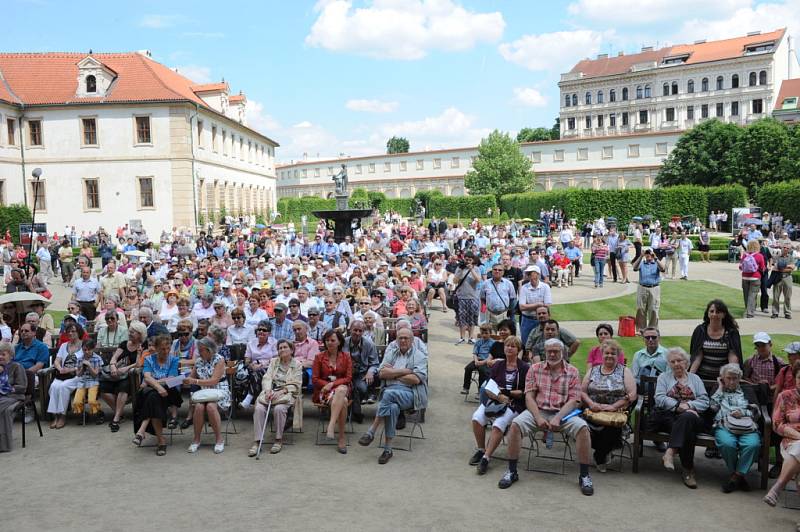 Přátelé Františka Kmocha vyrazili do Prahy na hudební poctu svému slavnému kapelníkovi