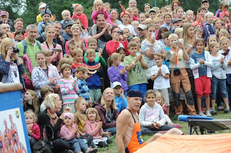 Festival Kefír se přesunul k zámku Kačina