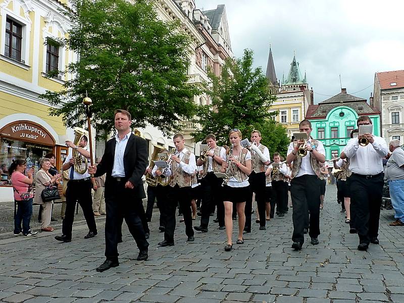 Hlavní slavnostní průvod Kmochova Kolína 2012