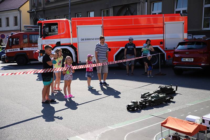 V Kostelci se setkali milovníci aut.