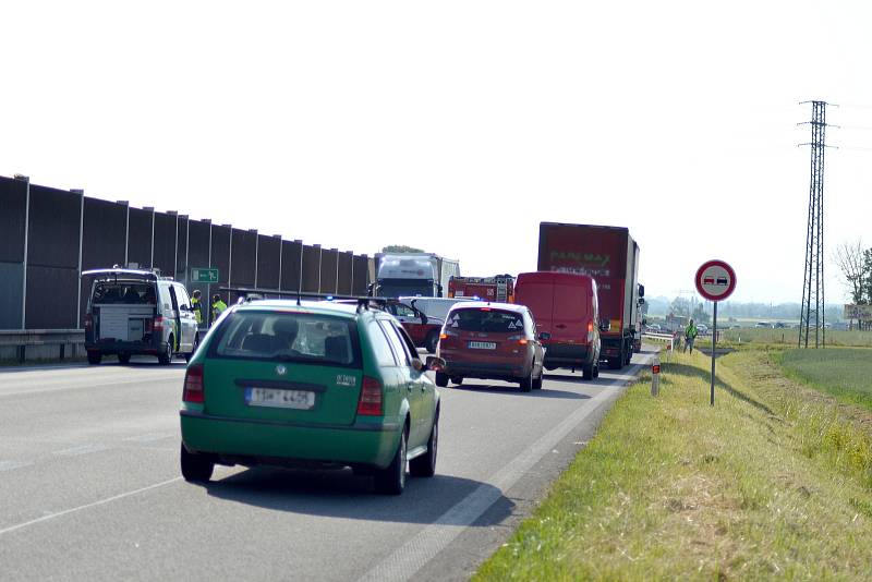 Tragický dopravní nehoda se odehrála nedaleko sjezdu na Šťáralku.