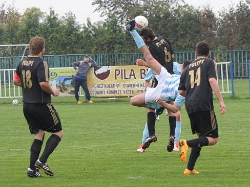 Z utkání Býchory - Polepy (0:2).