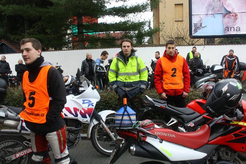 Vánoční vyjížďka kolínských motorkářů, kterou organizuje Kolínská verbež.