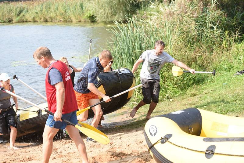 Dožínky přinesly zábavnou soutěž i festival rockových kapel